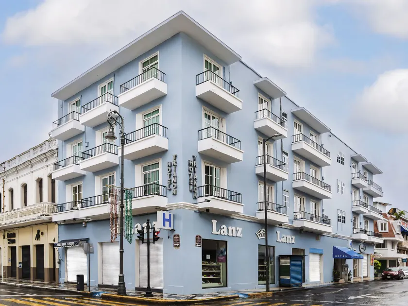 Hotel Trianon - Image 1