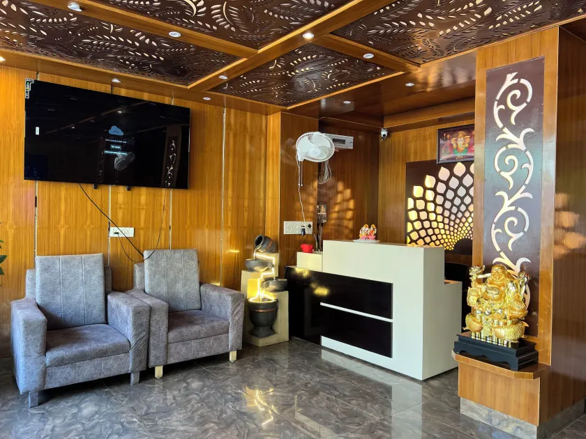 The White Rain Hotel - Lobby