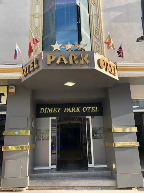 Dimet Park Hotel - Image 1