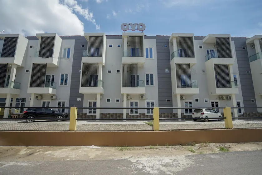OYO 443 Hotel Barlian - Image 1