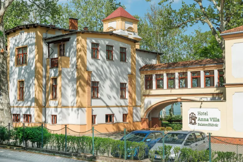 Hotel Anna Villa - Image 1