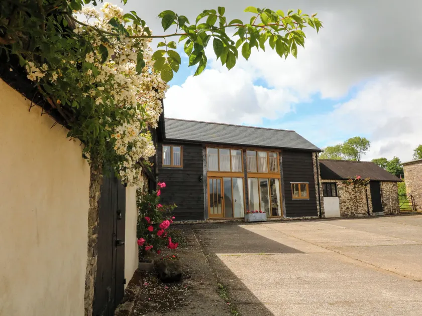 Hunstone Barn - Image 1