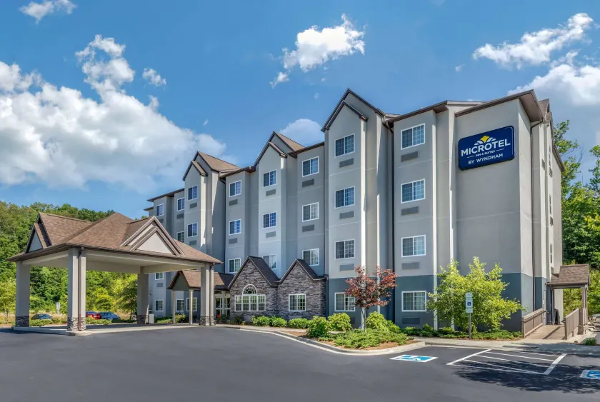 Microtel Inn & Suites Dillsboro/Sylva - Image 1