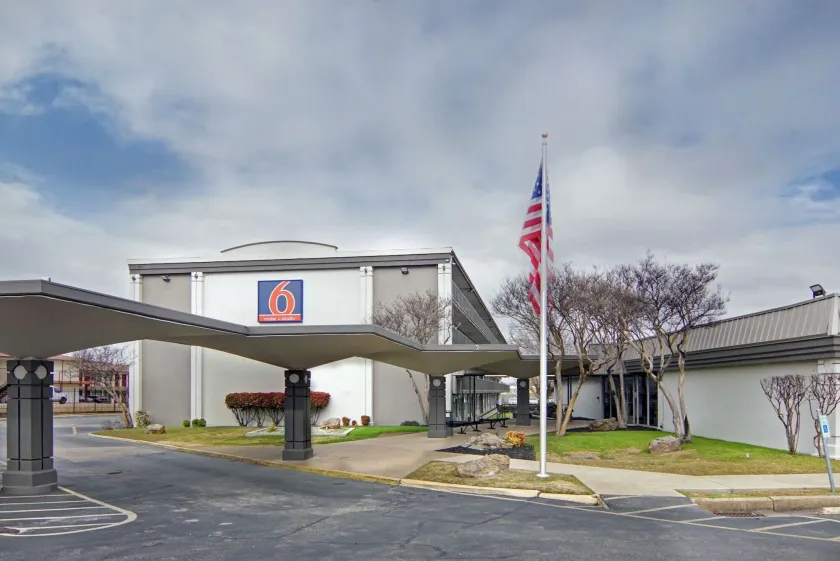Motel 6 Mesquite, TX Town East - Image 1