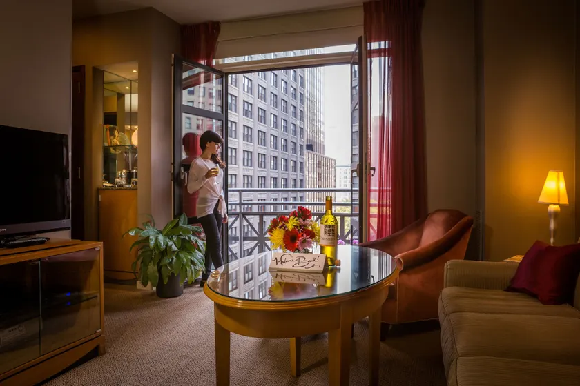 Hotel Giraffe - Image 1