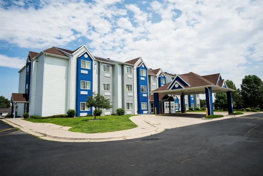 Microtel Inn & Suites Cheyenne - Image 1