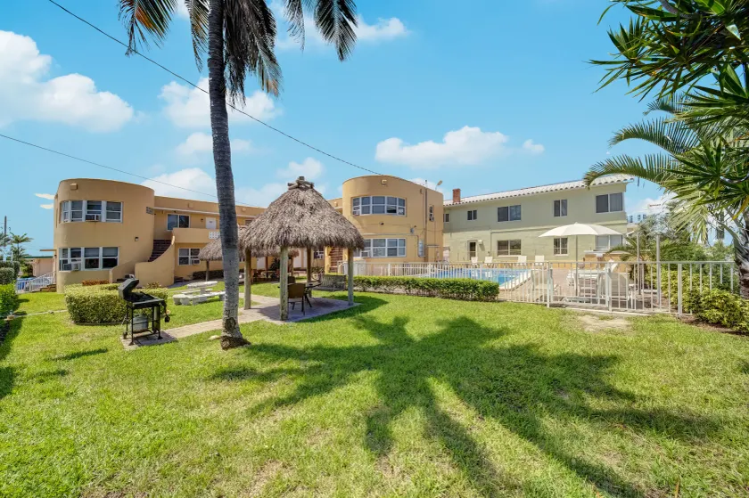 Hollywood Beach Seaside - Image 1