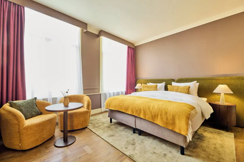 ARQ Paleis Hotel - Image 1