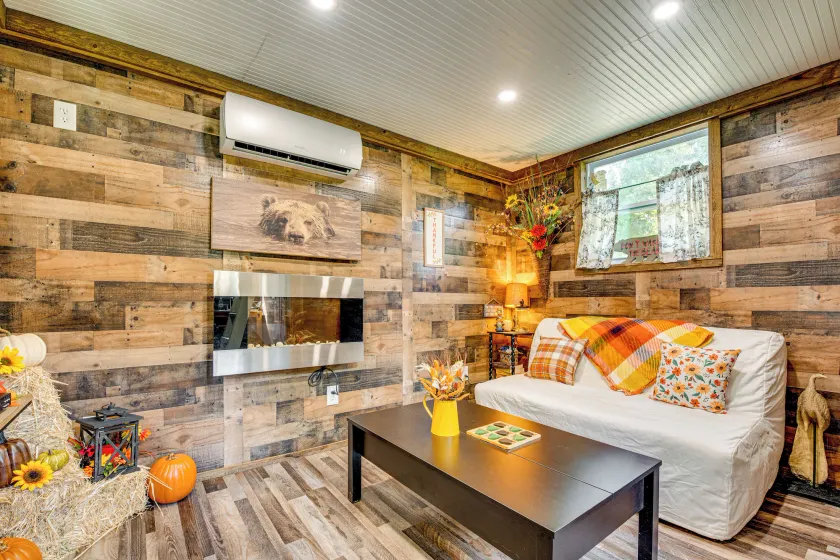 Creek Access, Fire Pit & Grill: Summerville Studio - Image 1
