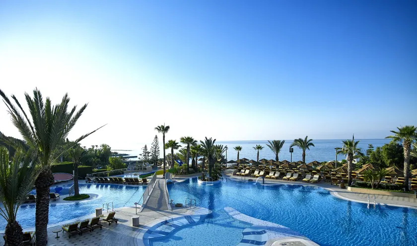 Four Seasons Hotel - Image 1