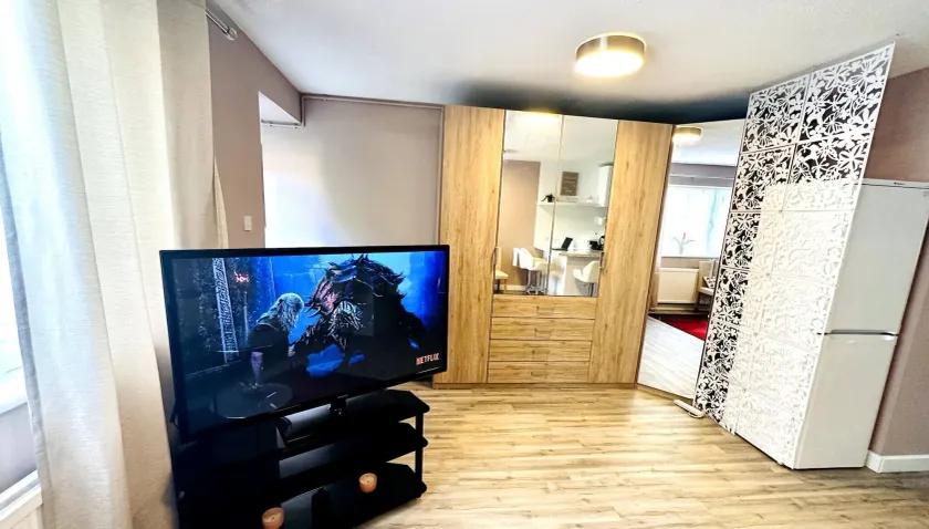 NKN cosy maisonette close to Dartford train station, free parking, food, shopping - Image 1