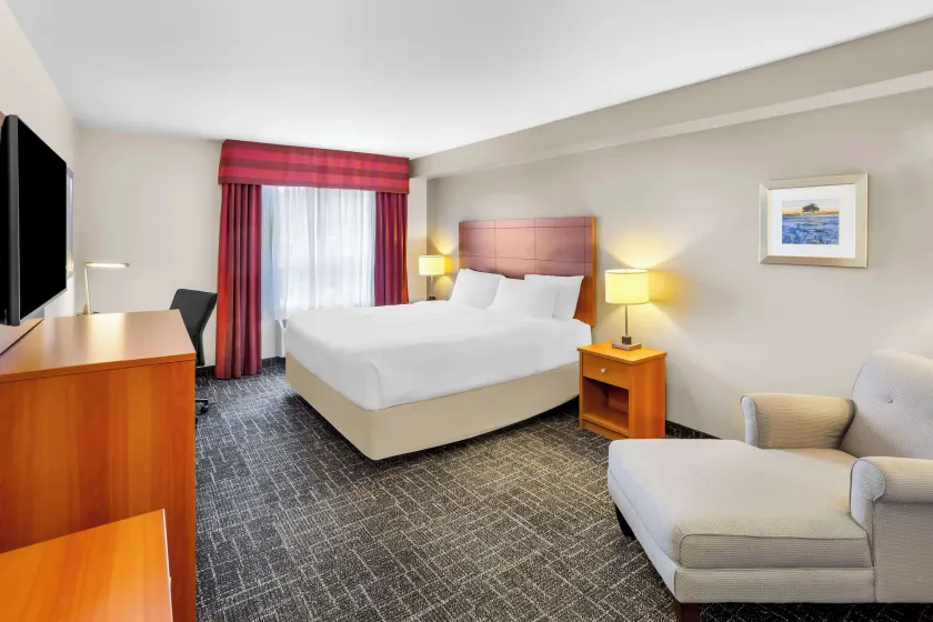 Best Western Thompson Hotel & Suites - Image 1
