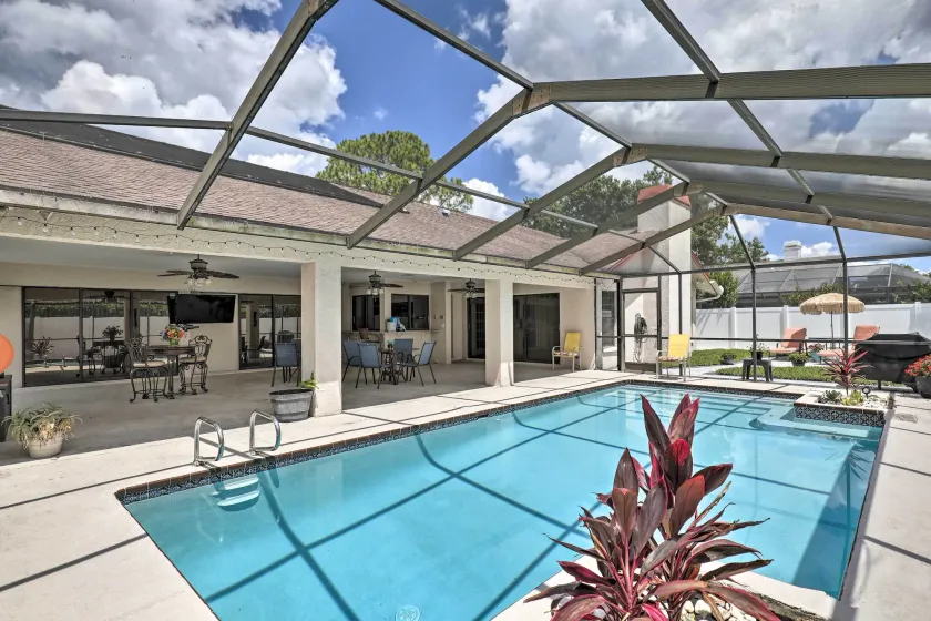 Relaxing Tampa Abode w/ Screened Lanai & Pool - Image 1
