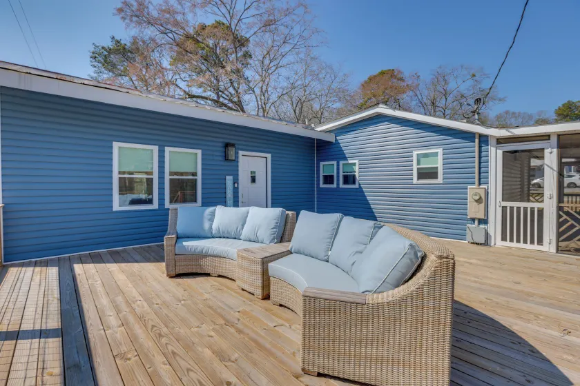 Bright Shelby Cottage w/ Deck & Creek Views! - Interior