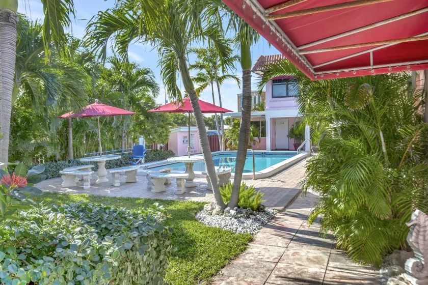 Seahorse Guesthouse - Image 1