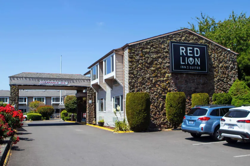 Red Lion Inn & Suites Vancouver - Image 1