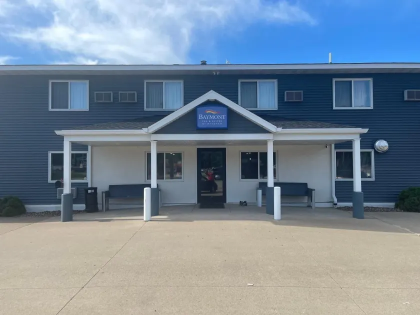  Baymont Inn And Suites By Wyndham Platteville  - Image 1