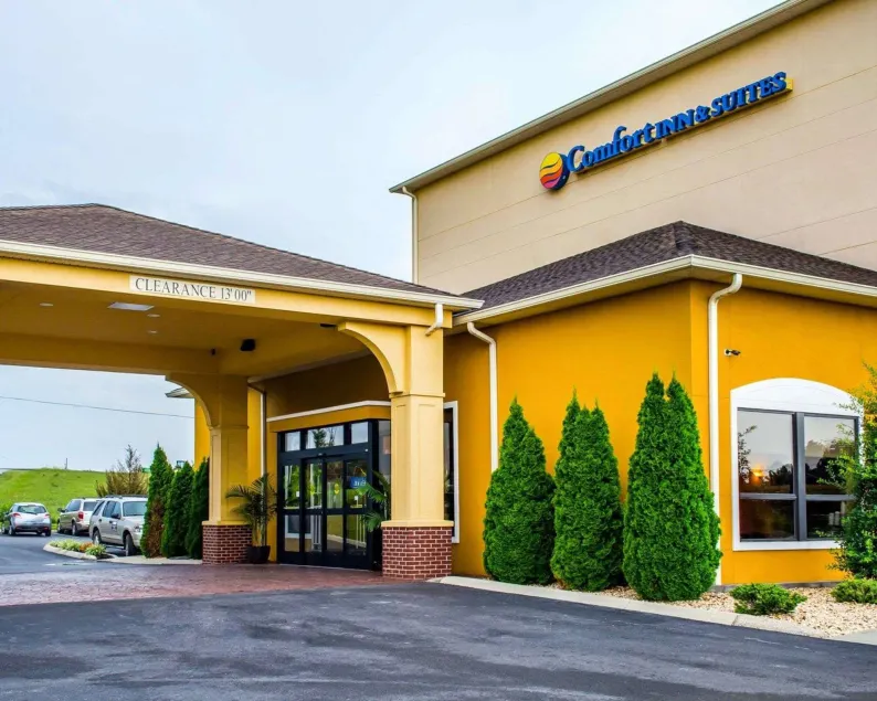 Comfort Inn & Suites Franklin East - Image 1