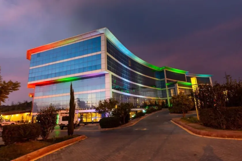 National Park Hotel - Image 1