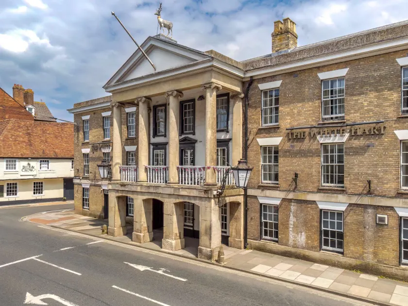 Mercure Salisbury White Hart Hotel & Apartments - Image 1
