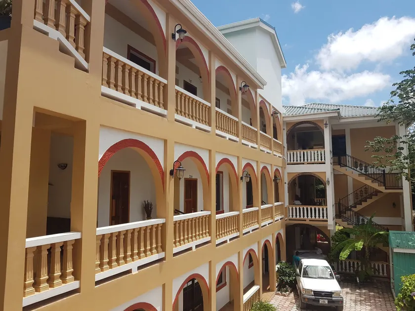 Hotel de la Fuente - Image 1
