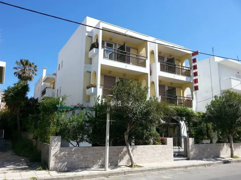 Karis Hotel - Image 1