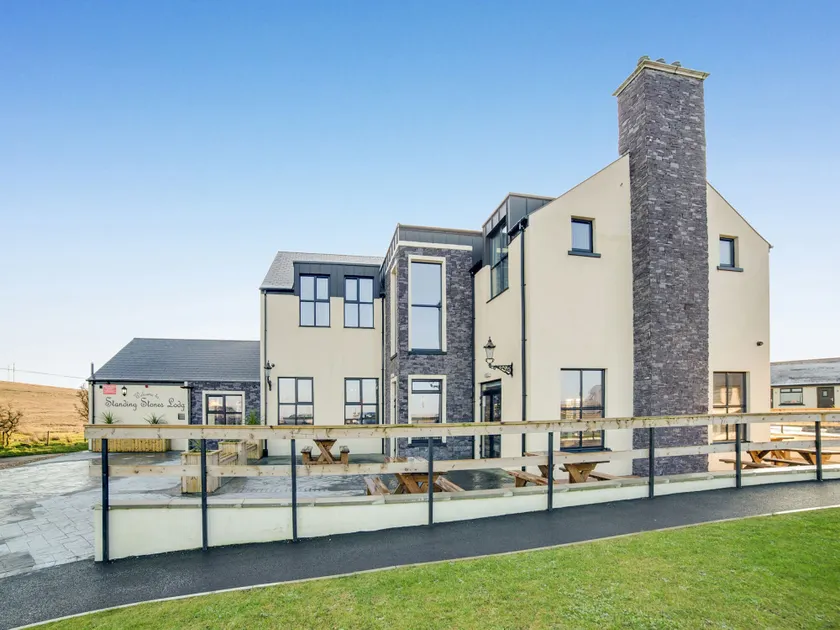 Standing Stones Lodge - Image 1