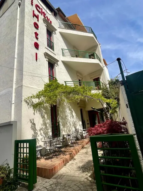 City 5 Hotel - Image 1