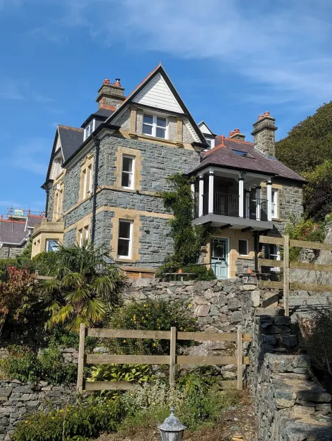 High View House - Image 1