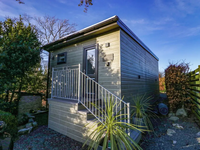 Elderflower Lodge - Image 1