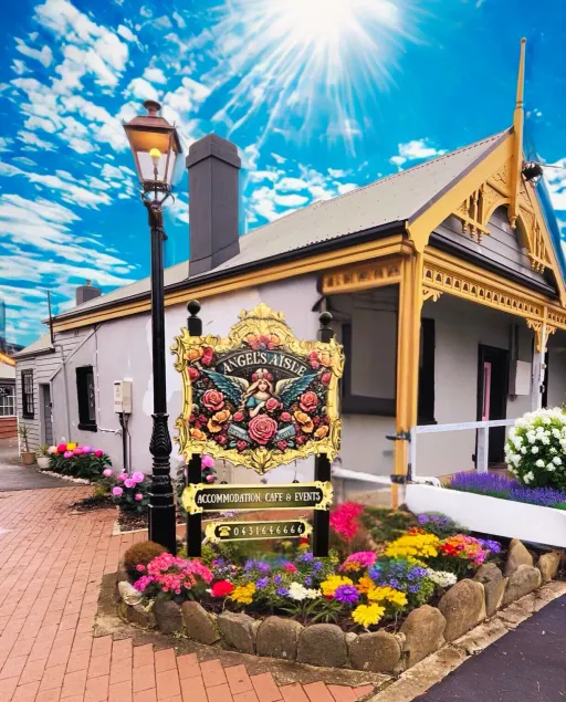 Angel's Aisle Cottages & Cafe - Image 1