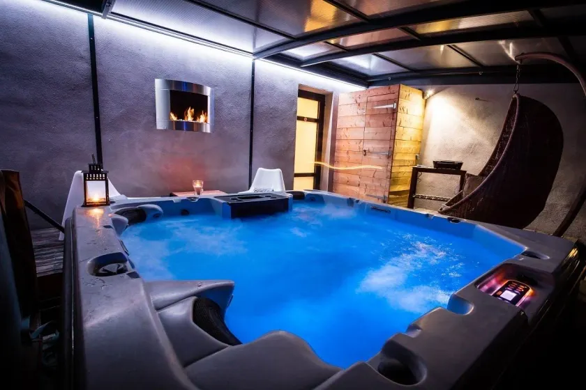 Chambres d'hotes Deluxe Jacuzzi Mas de l'Etoile - Image 1