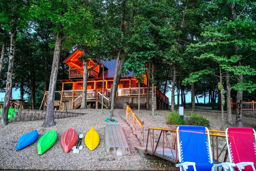 Hot Tub & Fireplace! Macks Creek Cabin on 30 Acres - Image 1