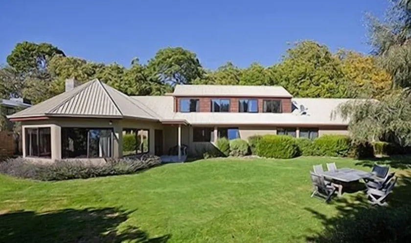 Altamont Lodge - Image 1