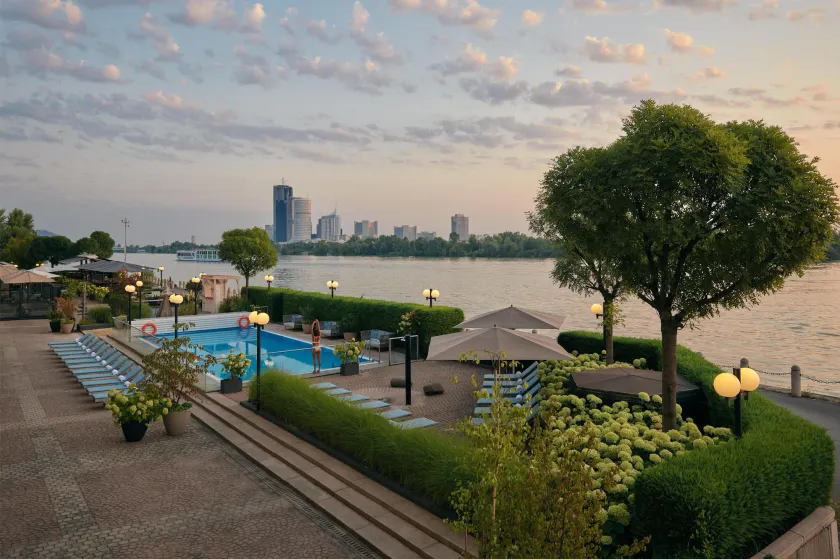 Hilton Vienna Waterfront - Image 1
