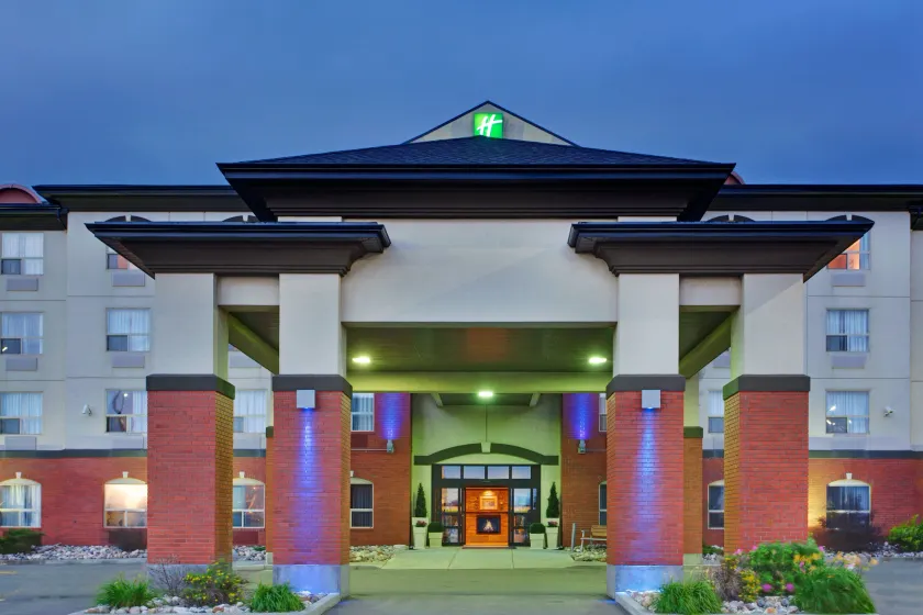 Holiday Inn Express Hotel & Suites Sherwood Park-Edmonton Area by IHG - Image 1