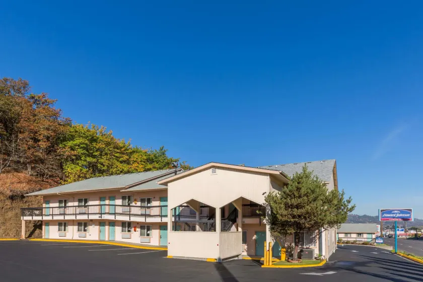 Howard Johnson by Wyndham Roseburg - Image 1