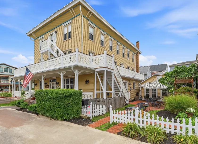 The Carriage House B&B - Image 1