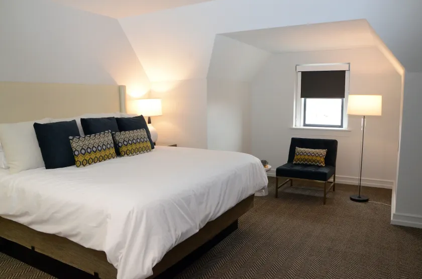 Samuel Elbert Hotel - Image 1