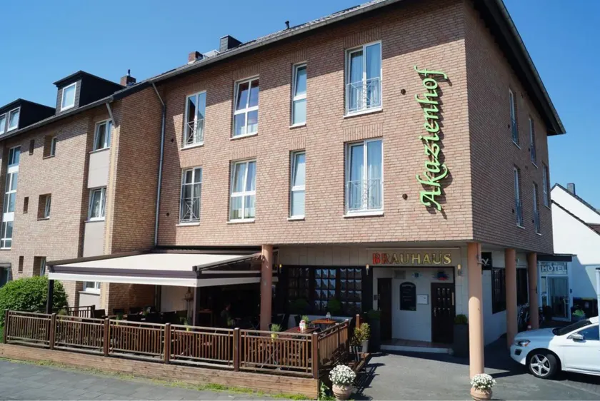 Akazienhof Hotel & Brauhaus - Image 1