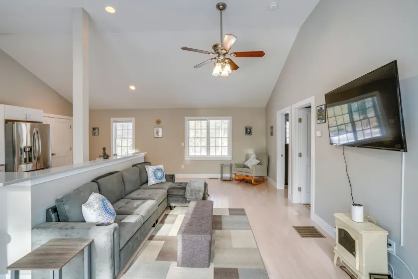 6 Mi to Tanglewood! High-End Lee Apartment - Image 1