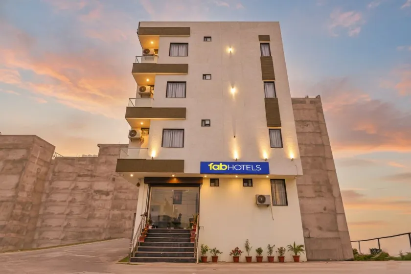 FabHotel Avondale - Sitapura - Image 1