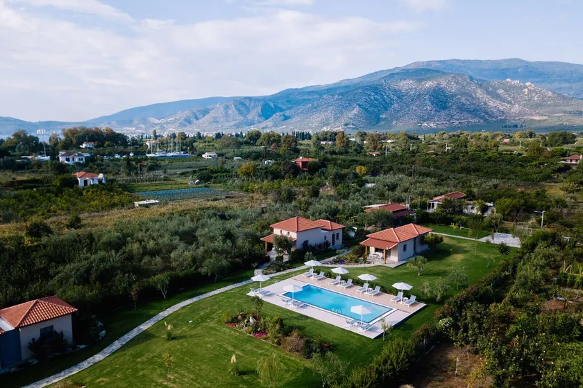 Elite Cottages - Image 1