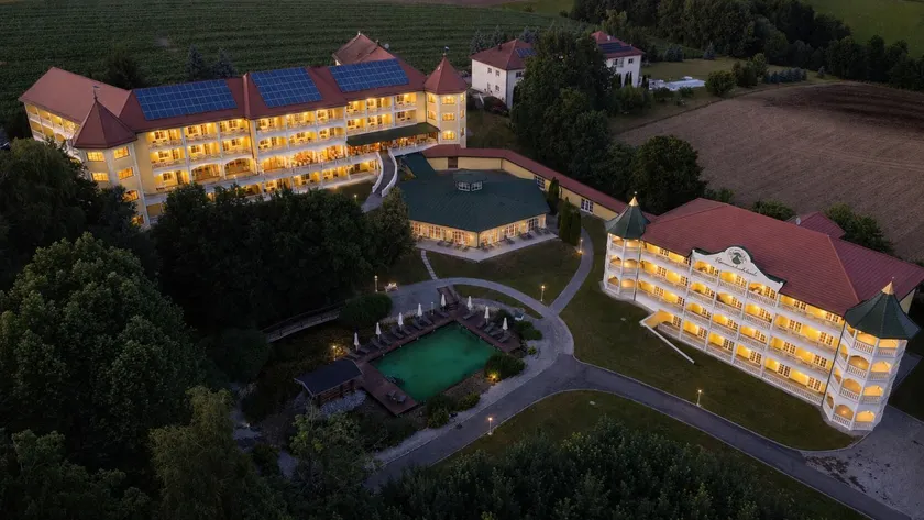 Wellnesshotel Parkschlössl zu Thyrnau Ihr adults only SPA Resort - Image 1
