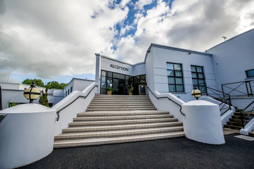 Waterfoot Hotel - Image 1