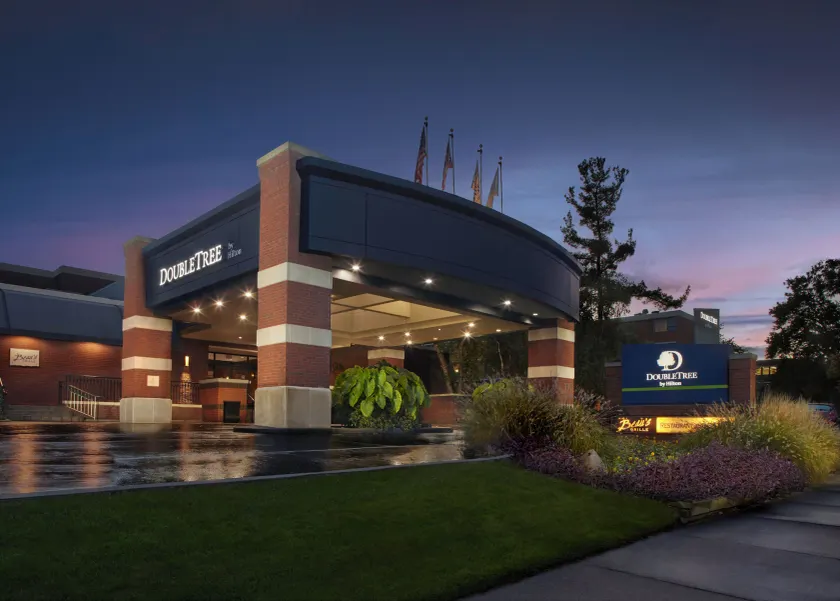 DoubleTree by Hilton Akron Fairlawn - Image 1