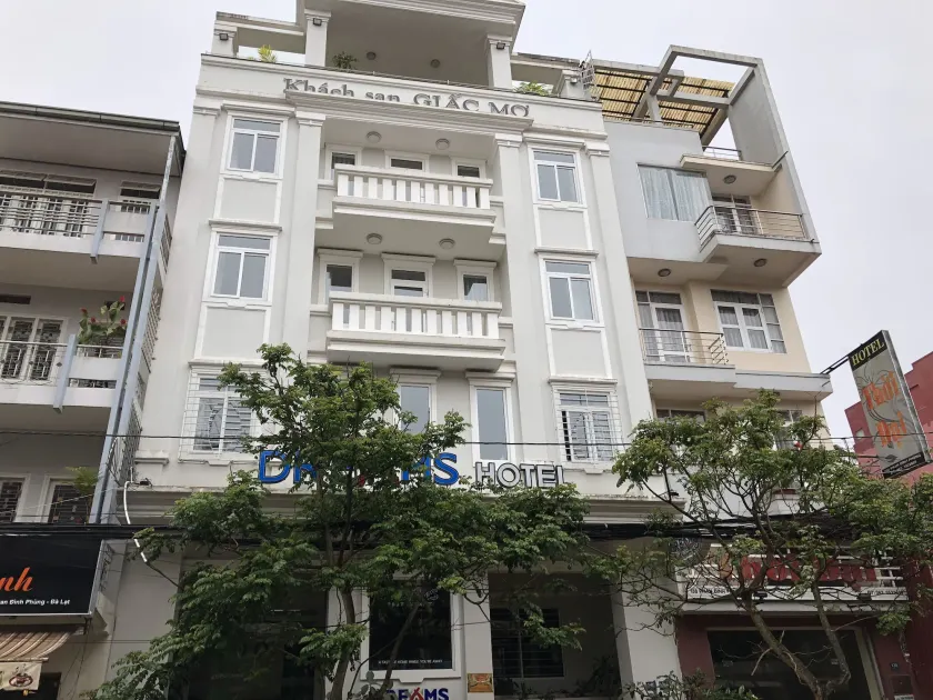 Dreams Hotel - Image 1