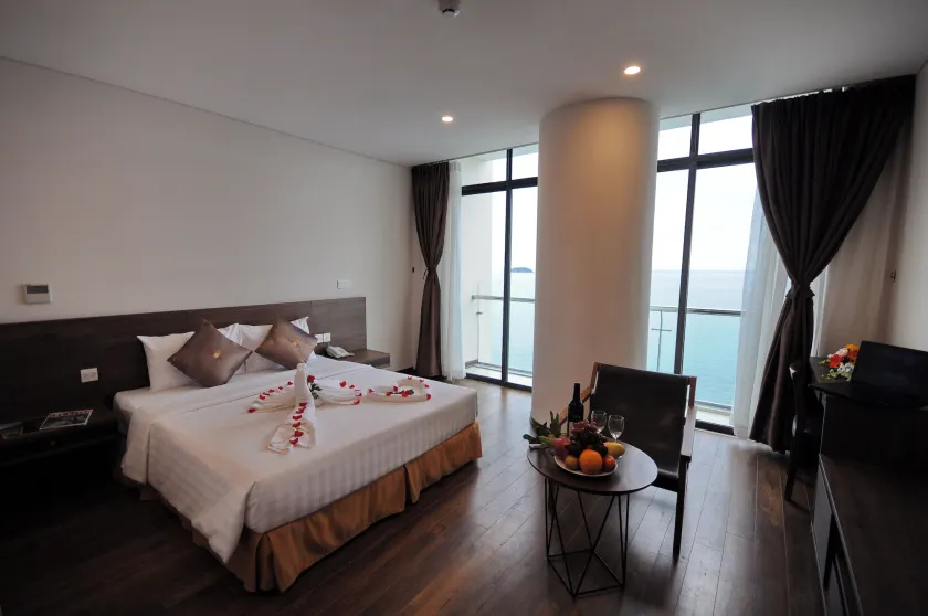 Lenid Ocean View Hotel - Image 1