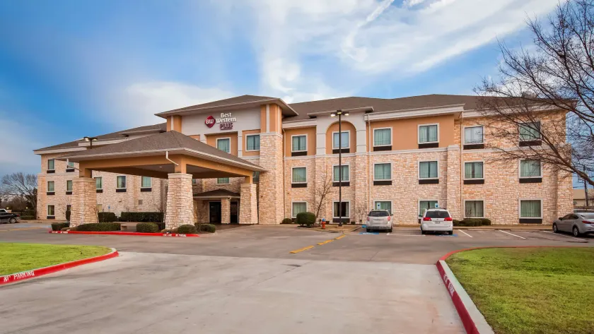 Best Western Plus Christopher Inn & Suites - Image 1