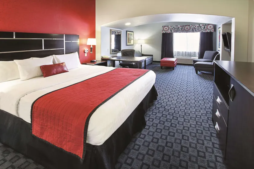 La Quinta Inn & Suites by Wyndham South Dallas - Hutchins - Image 1